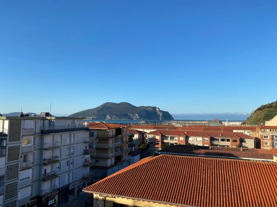 Piso céntrico con vistas al mar